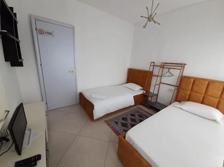 Isabel'S Penthouse Overlooking The City Tirana